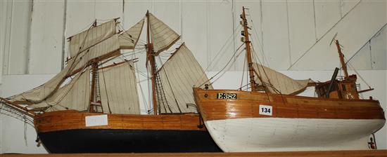 2 model ships
